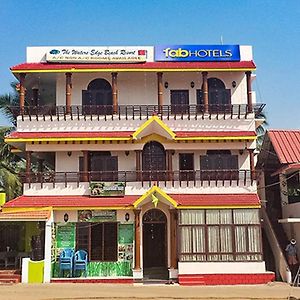 Fabhotel Wateredge Beach Resort